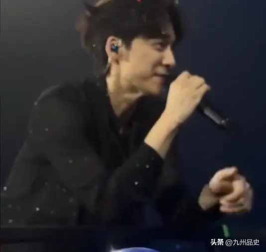 年底黑料明星扎堆复出,_娱乐圈复出台词_资本洗白套餐价格